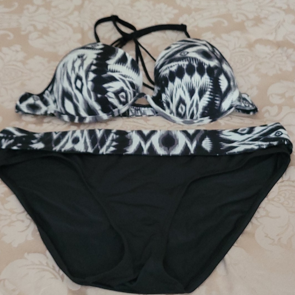 Womens/juniors bikini